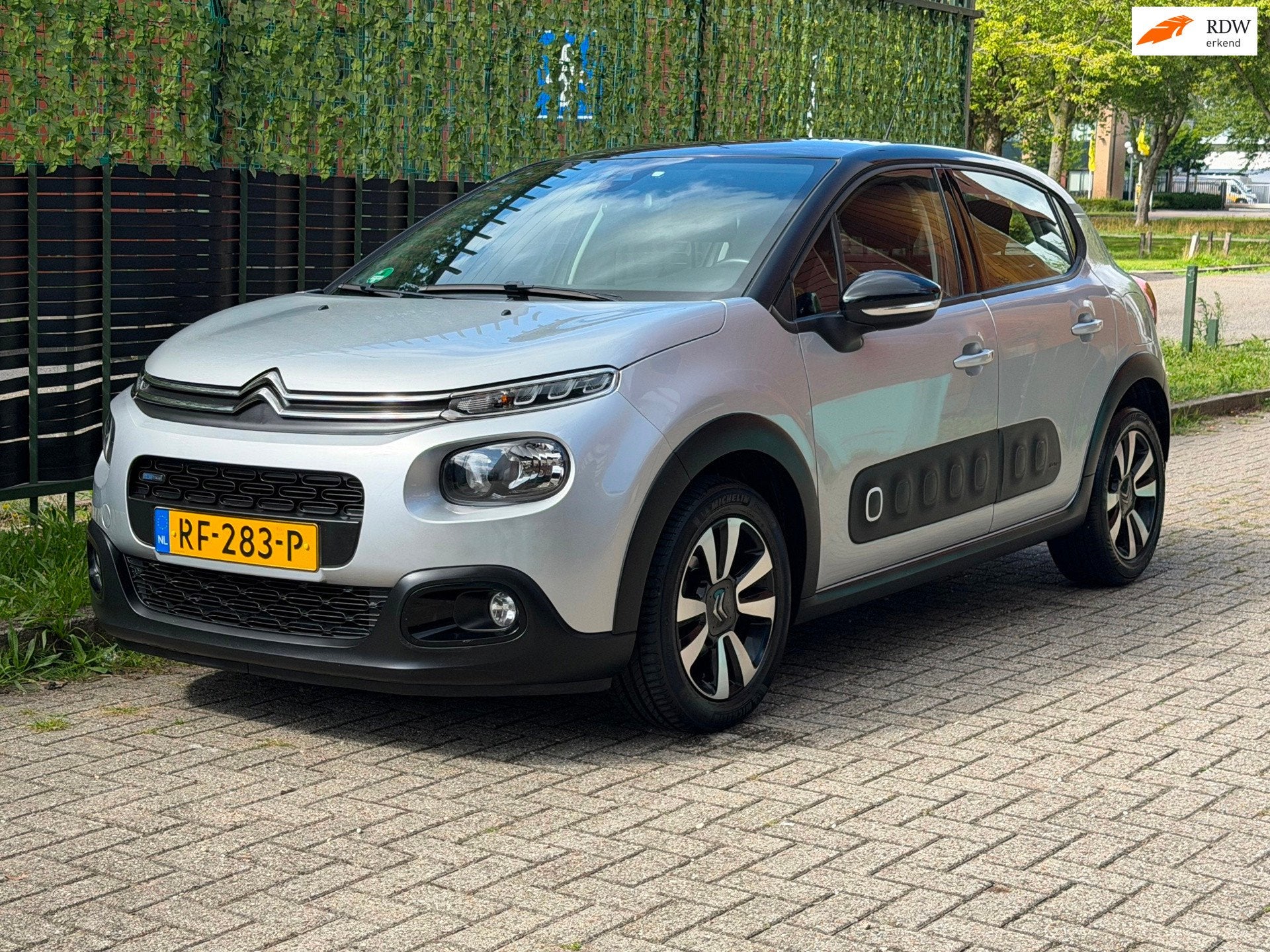 Citroen C3 1.2 PureTech S&S Feel 2017 grijs LED|CAMERA|NAP, Auto's, Gebruikt, 1199 cc, 49 €/maand, Bedrijf