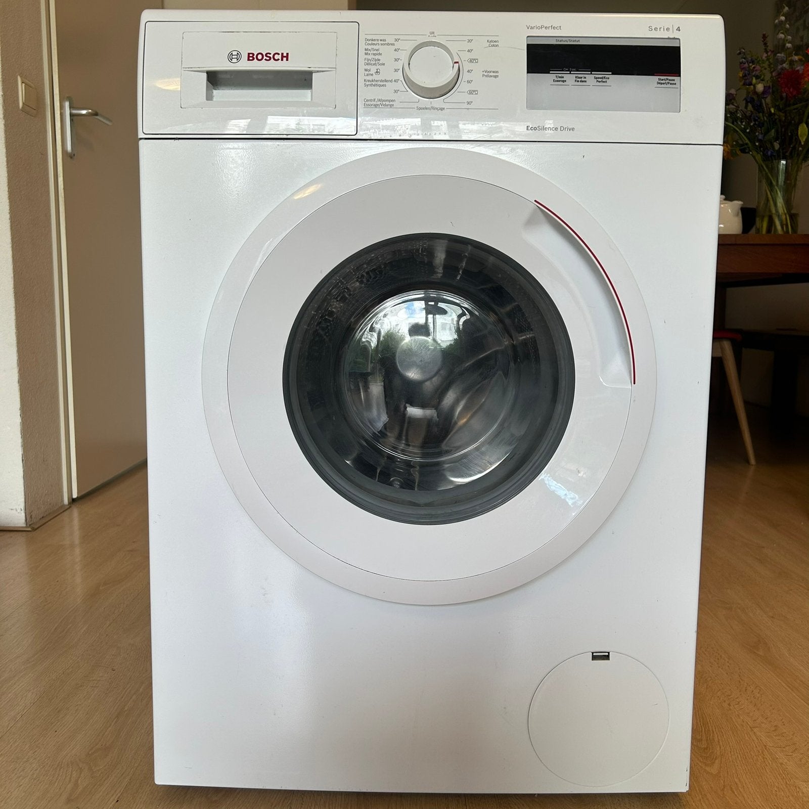 Bosch Serie 4 VarioPerfect Wasmachine, Witgoed en Apparatuur, Wasmachines, Ophalen, Zo goed als nieuw, 1200 tot 1600 toeren, Minder dan 85 cm