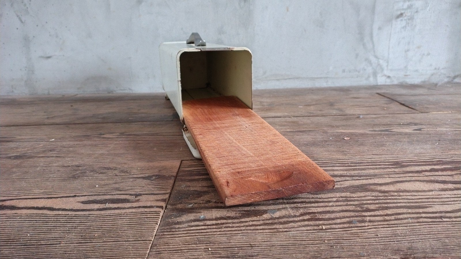 Vintage Brabantia ontbijtkoek bus met snijplank, Antiek en Kunst, Ophalen of Verzenden