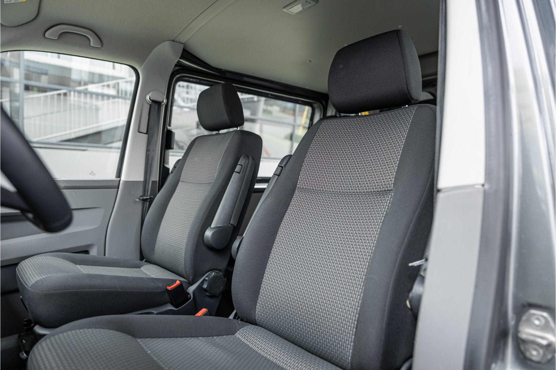 Foto 29 van Volkswagen Transporter T6.1 2.0 TDI L2H1 DC 4Motion | Dubbel