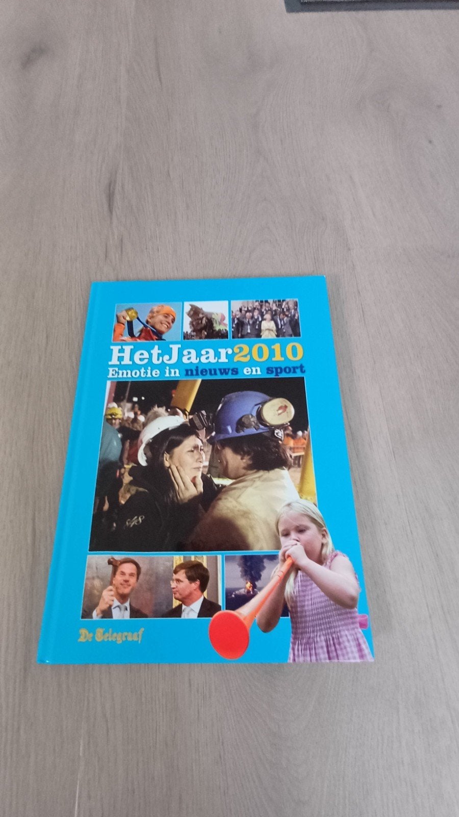 Het Jaar 2010 - Uitgave van De Telegraaf, Ophalen of Verzenden, Zo goed als nieuw, Overige typen