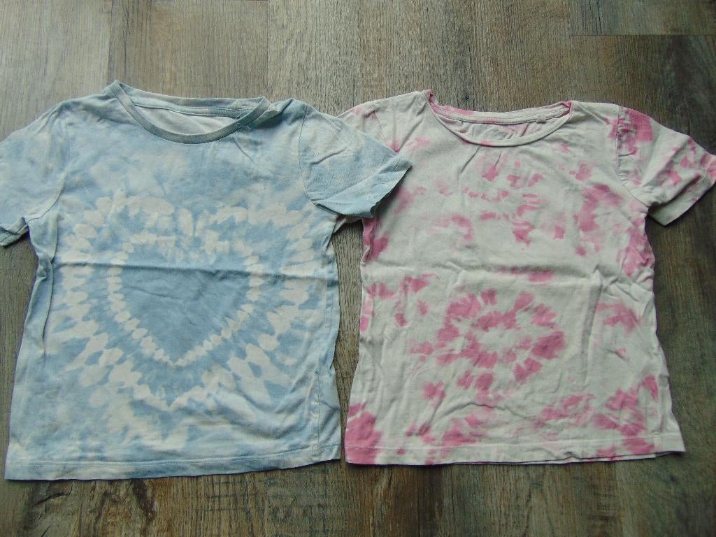 Set 2 T-shirts roze + blauw maat 134 / 140 shirts Tie Dye, C&A, Meisje, Ophalen of Verzenden, Zo goed als nieuw