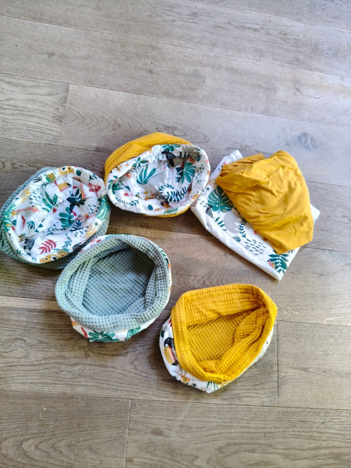 Mandjes, hoeslaken en laken baby ledikant. Gratis, Ophalen, Gebruikt