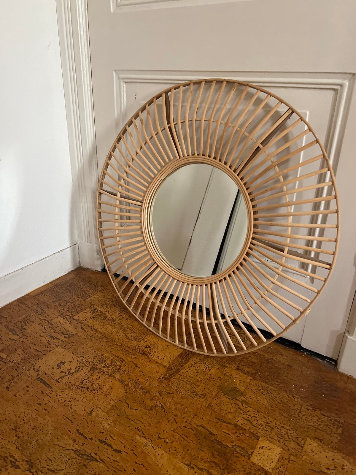 Ronde spiegel met rotan frame - ca. 60 cm doorsnede, Huis en Inrichting, Woonaccessoires | Spiegels, Ophalen, Gebruikt, Rond, Minder dan 100 cm