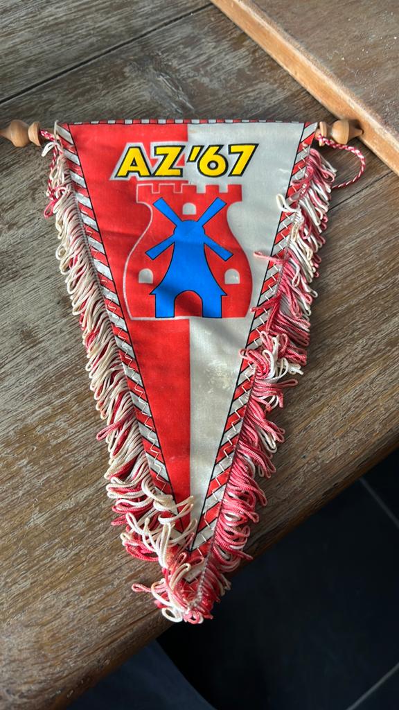 Oud AZ’67 vaantje met houten stokje, Verzamelen, Ophalen, Zo goed als nieuw, AZ, Vaantje of Sjaal