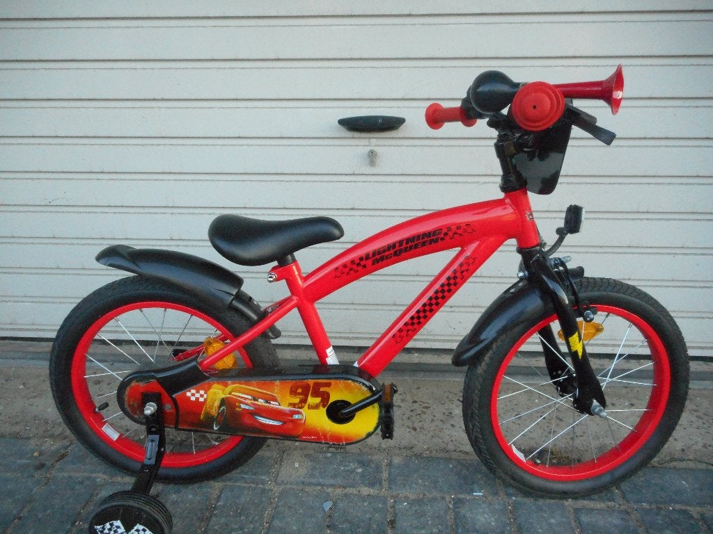 disney lightning mcqueen 16 inch in nieuwstaat, Fietsen en Brommers, Fietsen | Kinderfietsjes, Terugtraprem, Zijwieltjes, 16 tot 20 inch
