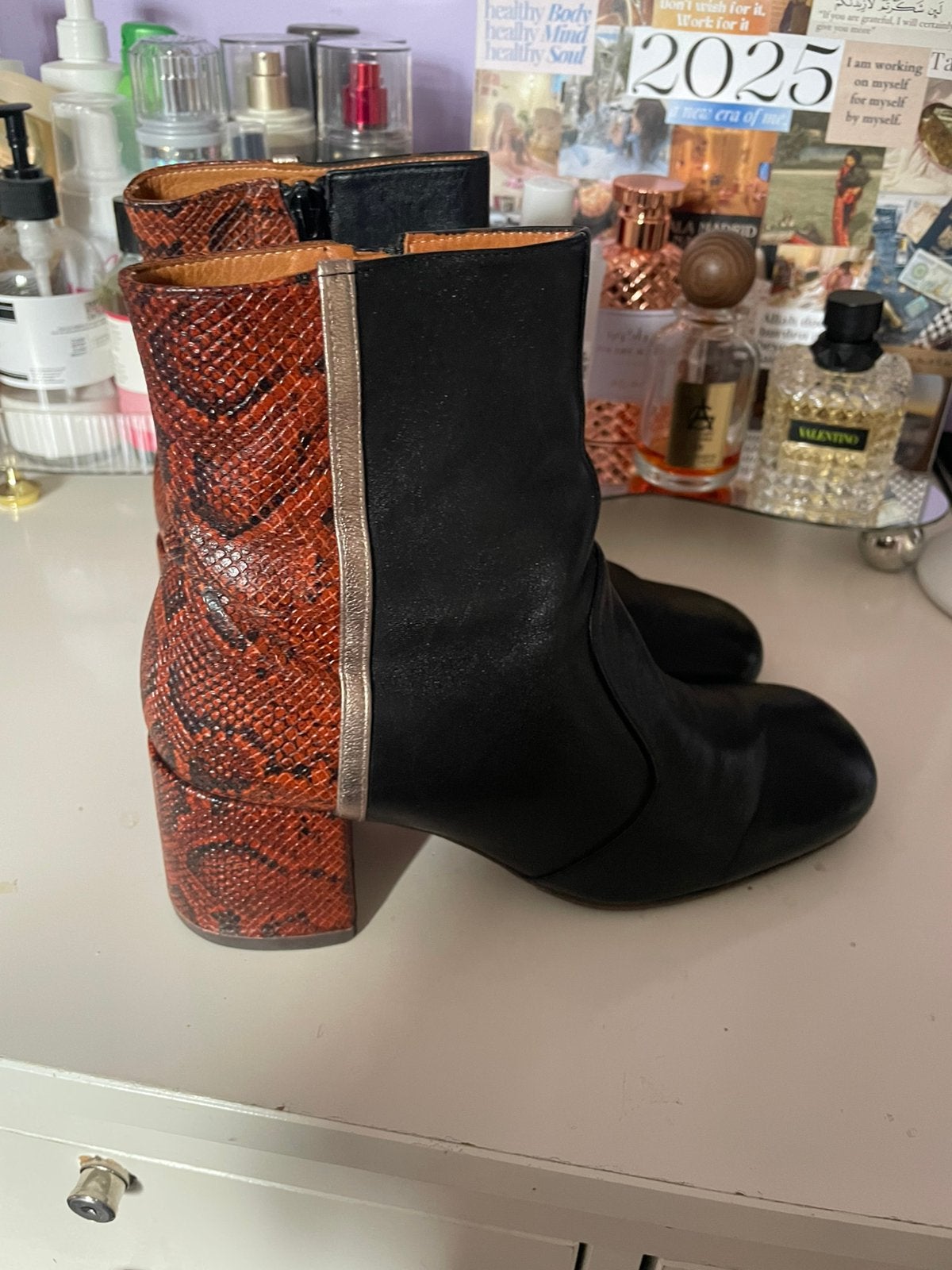 Chie Mihara 38, Kleding | Dames, Verzenden, Zwart, Lage of Enkellaarzen, Zo goed als nieuw