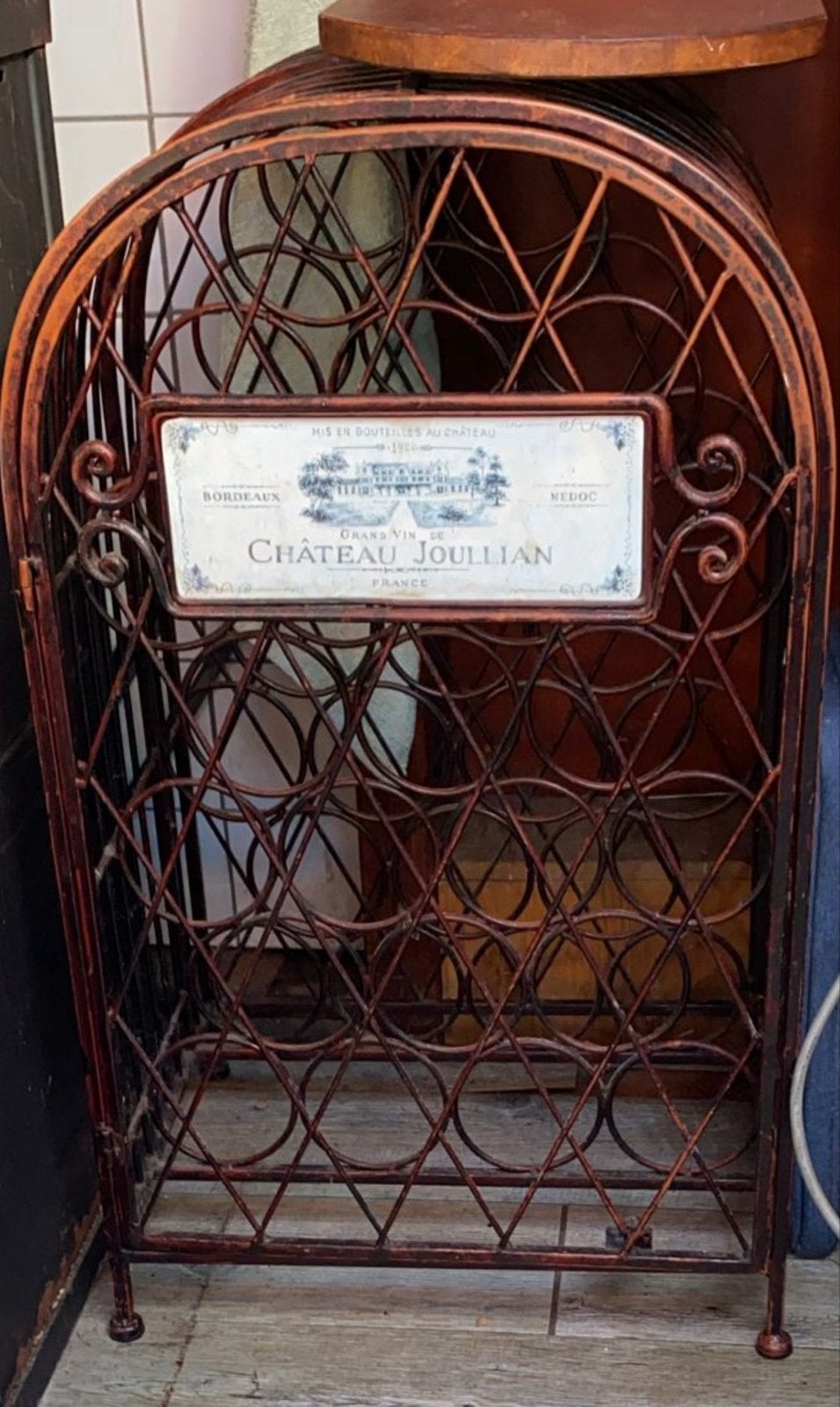 Wijnrek van metaal met houten blad - Chateau Joullian, Ophalen, 50 – 75, Gebruikt, 15 tot 25 flessen