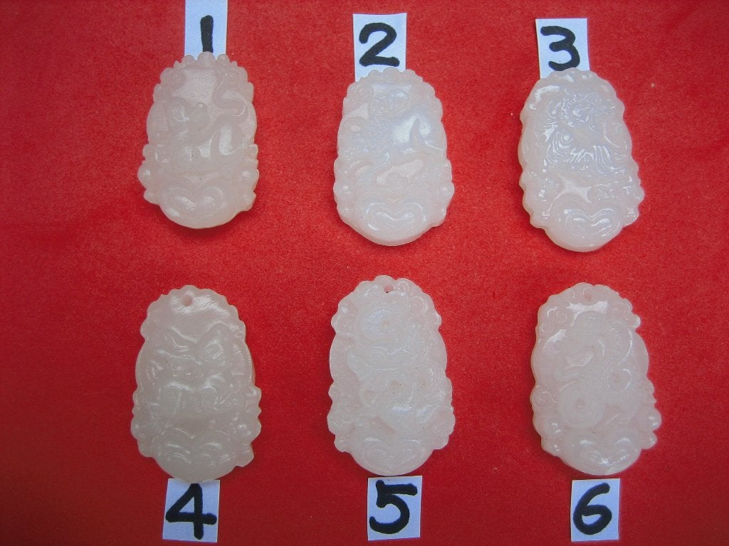 Echte chinees /chinese jade hangers,astrologie's, pakje 1, Ophalen of Verzenden, Nieuw, Wit, Steen of Mineraal