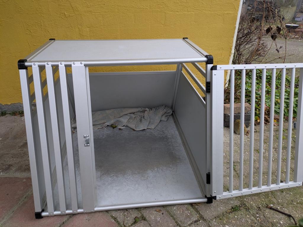Aluminium bench voor middelgrote hond, Dieren en Toebehoren, Ophalen, Hondenkennel, Minder dan 65 cm, Zo goed als nieuw
