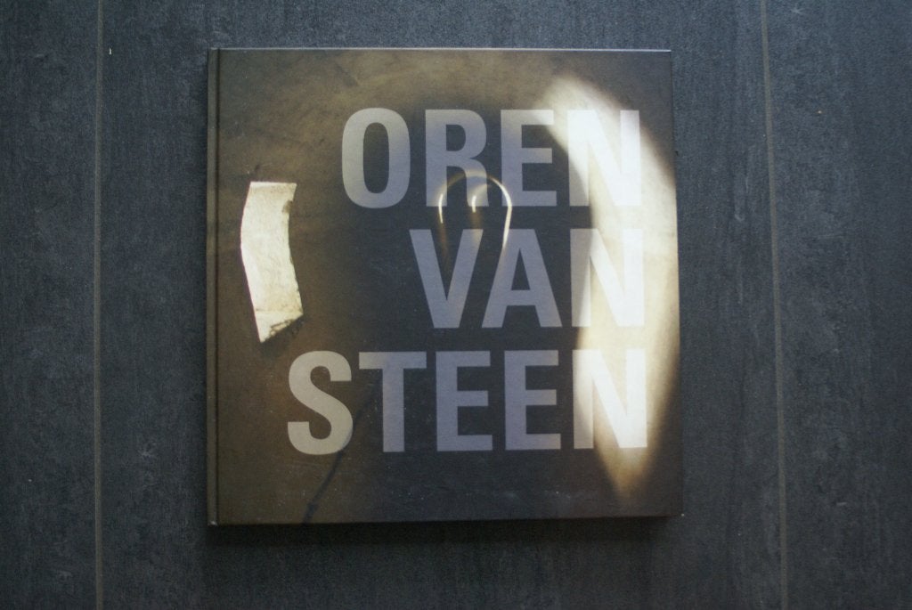 OREN VAN STEEN:Verhalen over Nederland en 24 v haar monument, Ophalen of Verzenden, 20e eeuw of later, Zo goed als nieuw