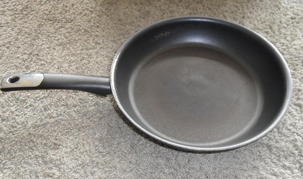 In redelijke staat verkerende koekenpan TEFAL, Gebruikt, Gietijzer, Ophalen of Verzenden, Keramische plaat