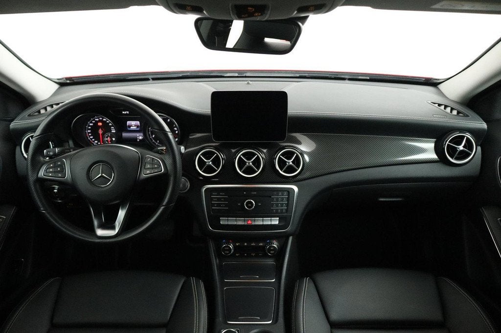 Mercedes-Benz GLA-klasse 200 Premium Plus AMG-Line (Dealer o, Auto's, Gebruikt, 715 kg, Bedrijf, SUV of Terreinwagen
