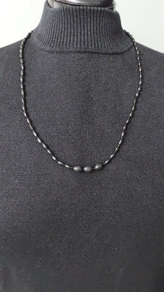 Ketting met zwarte stenen kralen., Sieraden, Tassen en Uiterlijk, Kettingen, Ophalen of Verzenden, Gebruikt, Zwart, Steen of Mineraal
