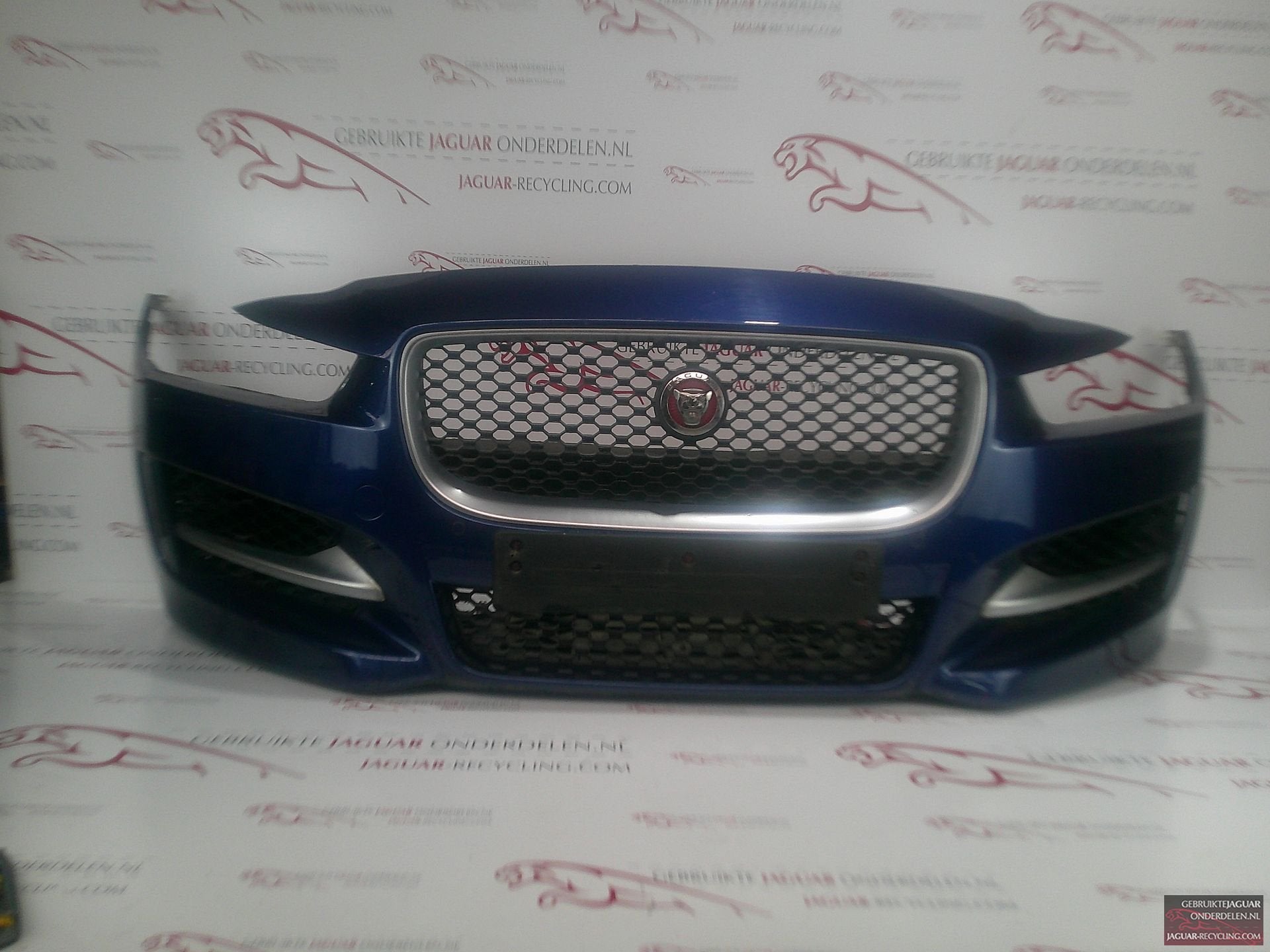 Voorbumper, gril en onderplaat Jaguar XE blauw T4N5849LML, Gebruikt, -, Voor, Ophalen of Verzenden