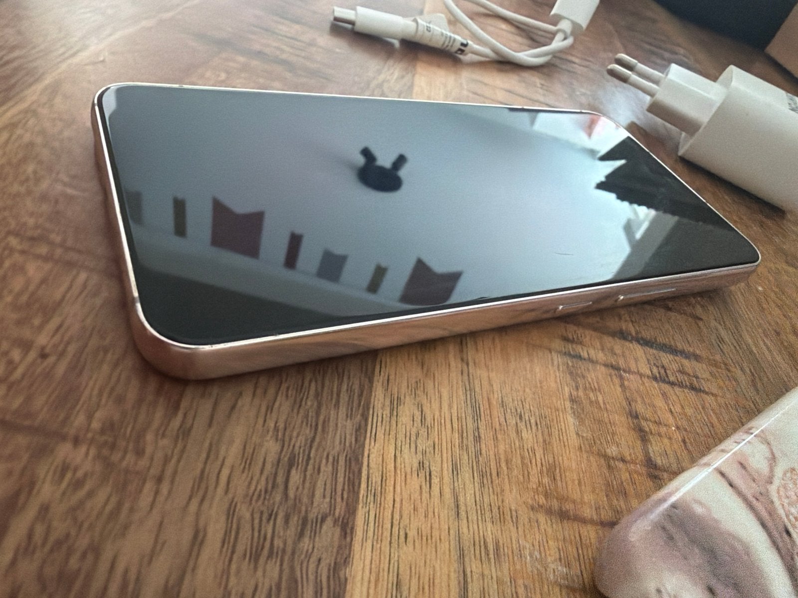 Samsung Galaxy S22 128GB Roze/Goud met hoesjes en lader, Ophalen, Touchscreen, Zo goed als nieuw, Galaxy S22