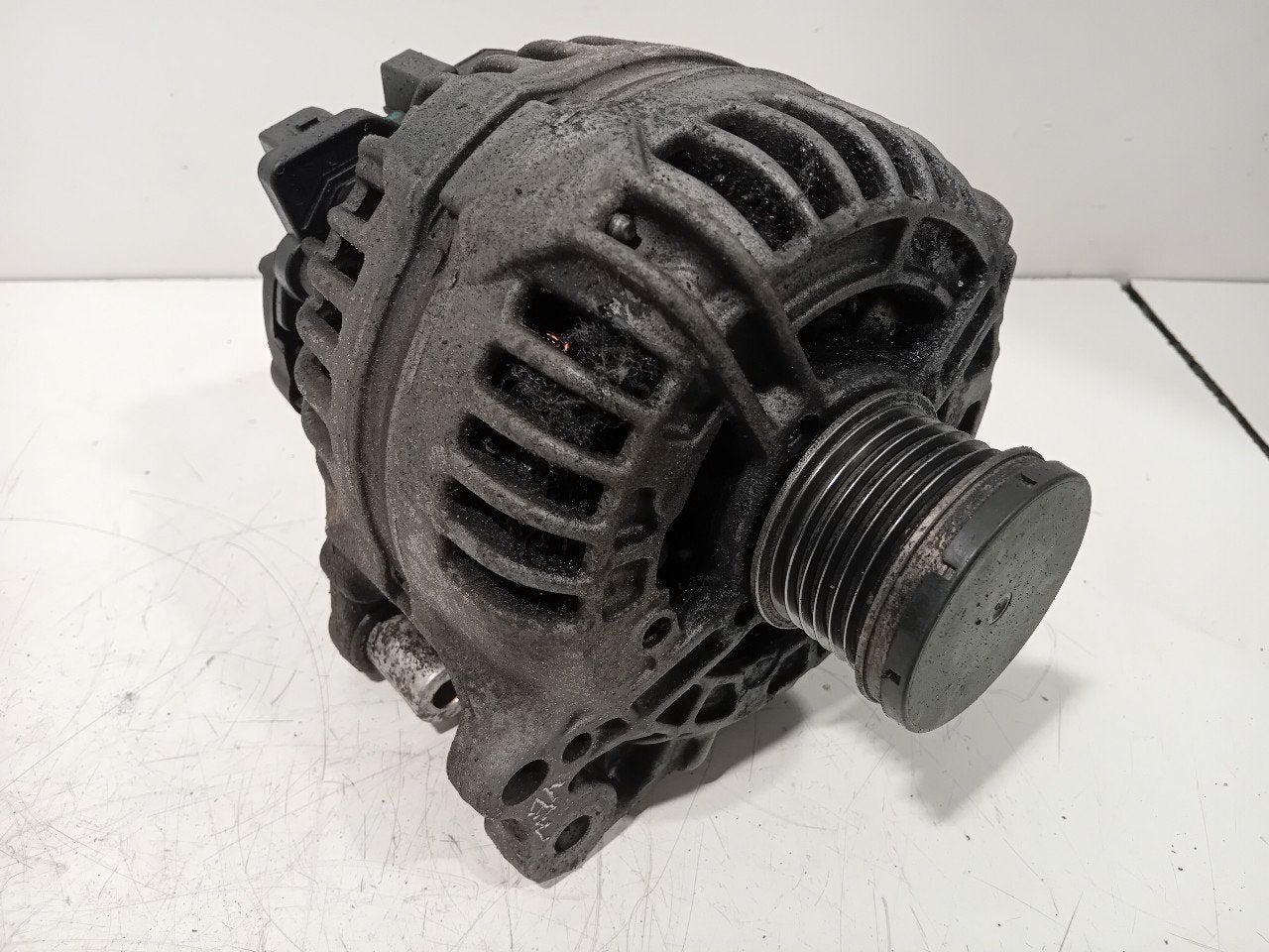 Dynamo Volkswagen Touran, Onderdelen@venauto.nl, Van der Ven Autorecycling B.V., Gebruikt, Ettenseweg 76, 4706 PB Roosendaal, The Netherlands