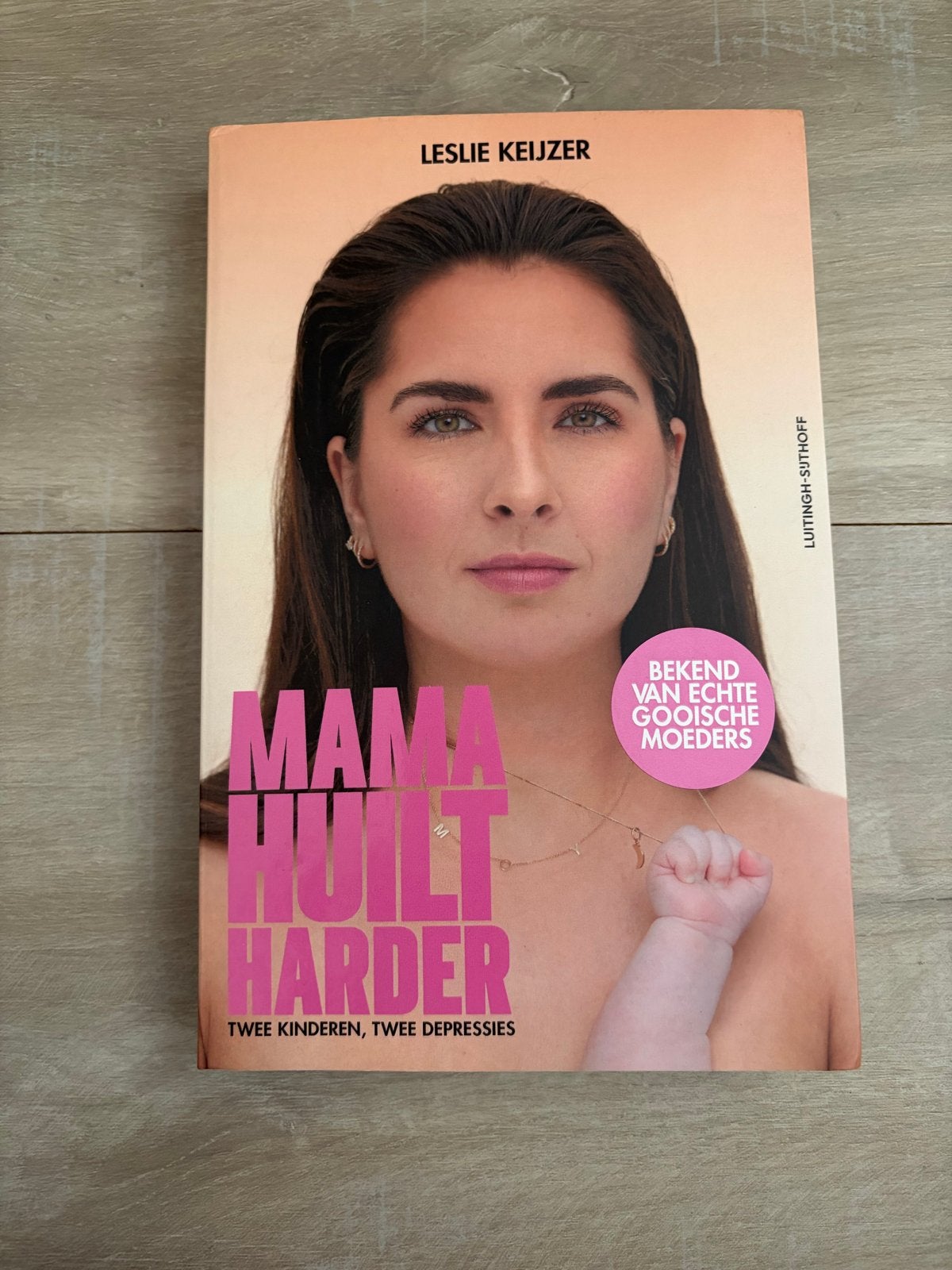Mama Huilt Harder - Leslie Keijzer (Postnatale Depressie), Ophalen of Verzenden, Nieuw, Zwangerschap en Bevalling