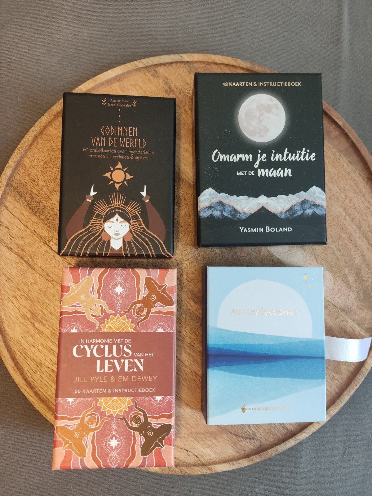 4 Affirmatiekaarten sets, Boeken, Esoterie en Spiritualiteit, Ophalen of Verzenden, Zo goed als nieuw, Spiritualiteit algemeen