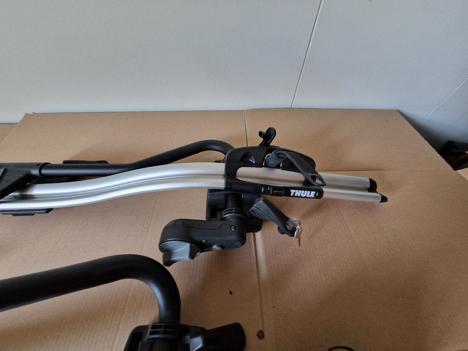 2 Thule fietsdragers voor dakdragers, Ophalen, 2 fietsen, Gebruikt, Dakdrager
