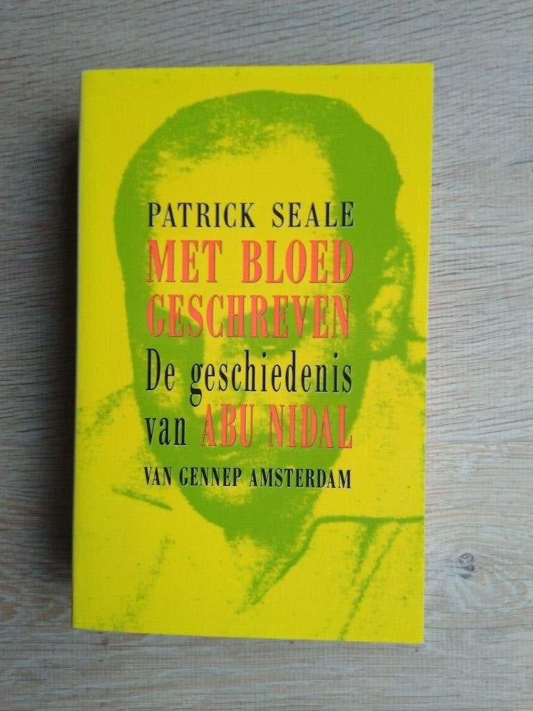 Met bloed geschreven - Patrick Seale, Ophalen of Verzenden, Zo goed als nieuw, Patrick Seale, Algemeen