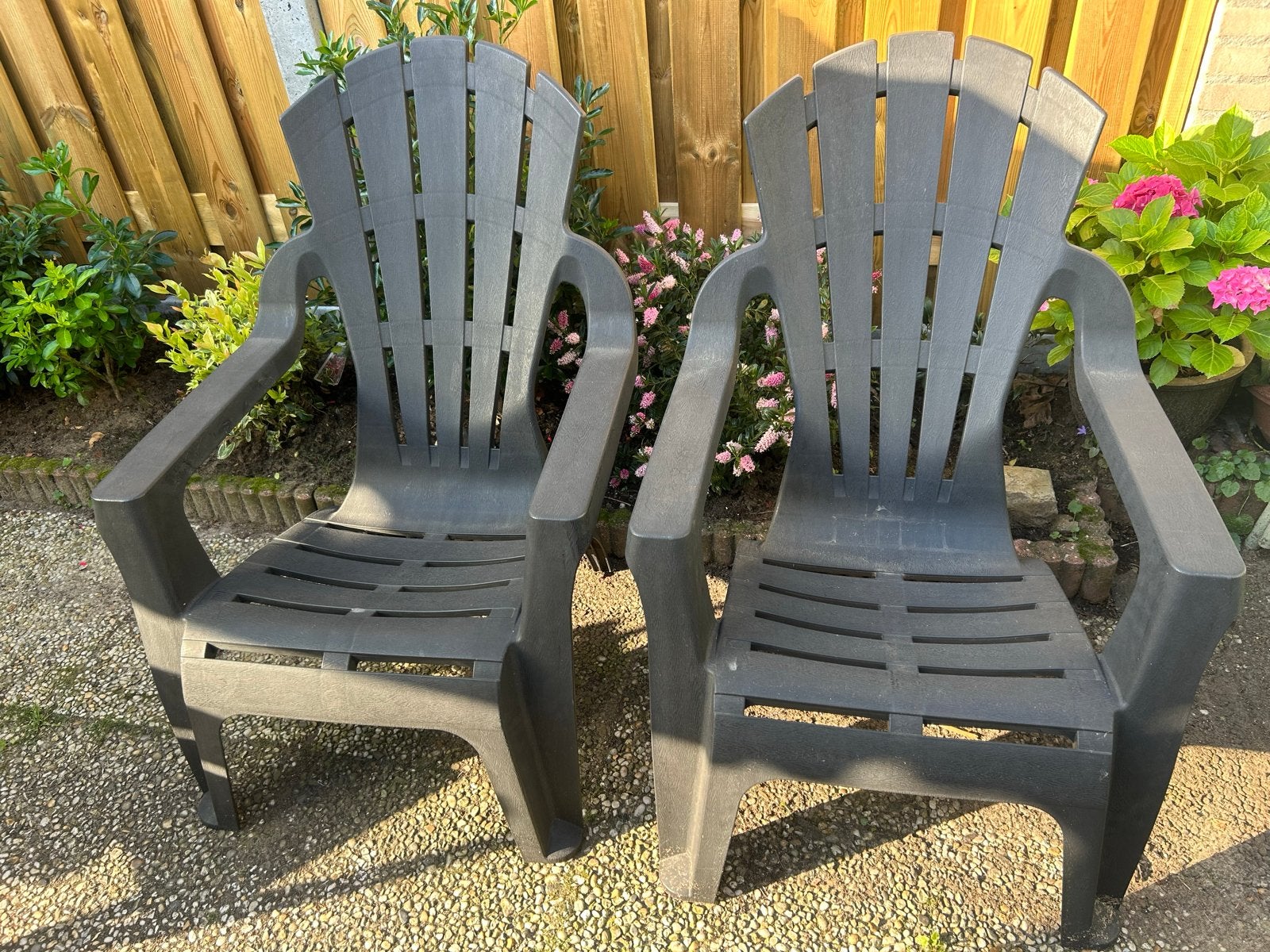 2x Donkergrijze Adirondack lounge Tuinstoelen, Ophalen, Gebruikt, Kunststof