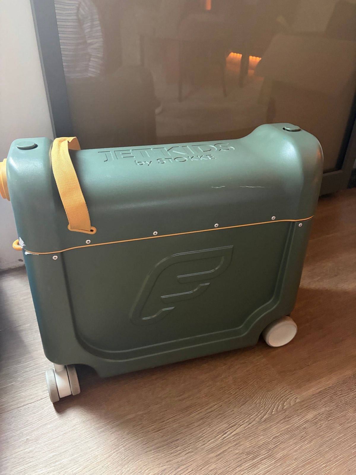 Stokke Jetkids BedBox - Groen met kleine beschadiging, Wieltjes, Gebruikt, Hard kunststof, Minder dan 50 cm