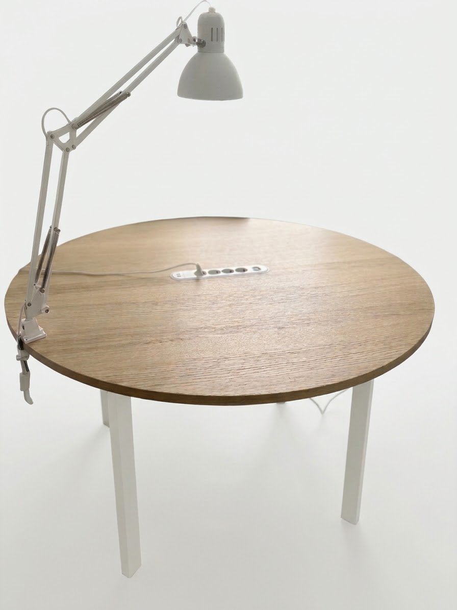 Ikea Mittzon - ronde tafel met stekkerdoosgat, Ophalen, Rond, Zo goed als nieuw, Vier personen