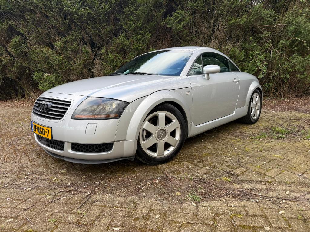 Audi TT 2002 Grijs, Voorwielaandrijving, TT, Zwart, 4 cilinders