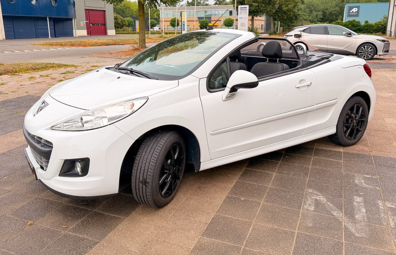 Peugeot 207 1.6 VTi 16V 120pk 2015 Wit, Voorwielaandrijving, 4 cilinders, Cabriolet, 4 stoelen