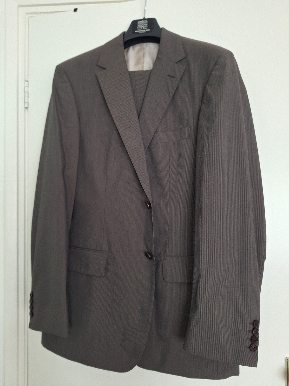 Hugo Boss Pak - Maat 50 (M) - Zo goed als nieuw, Kleding | Heren, Bruin, Maat 48/50 (M), Ophalen of Verzenden, Zo goed als nieuw