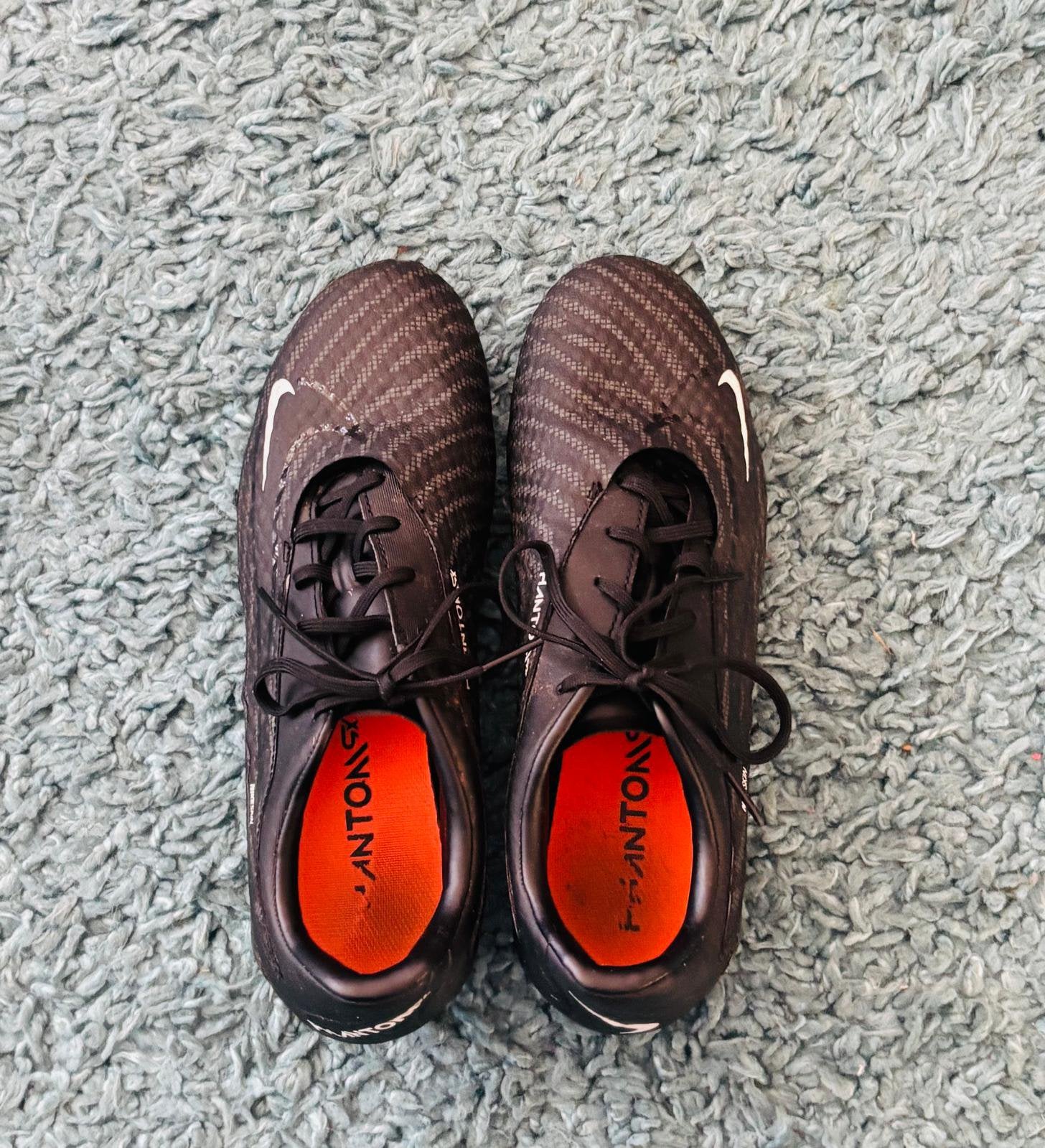 Zwarte Nike voetbalschoenen met noppen maat 39, Ophalen, Maat XS of kleiner, Schoenen, Zo goed als nieuw