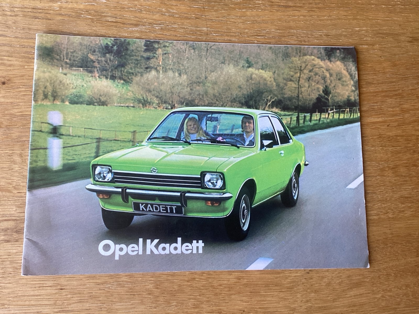Opel Kadett brochure uit 1977 - Klassieke auto reclame, Ophalen of Verzenden, Gelezen, Opel