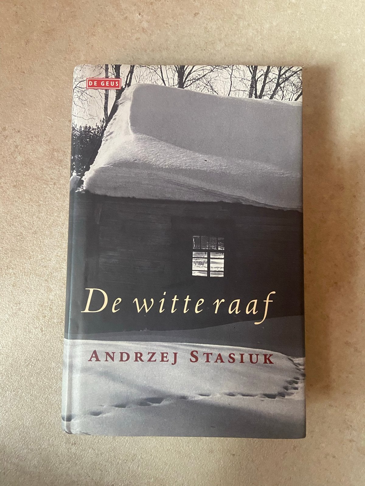 De Witte Raaf - Andrzej Stasiuk, Ophalen of Verzenden, Gelezen, Europa overig