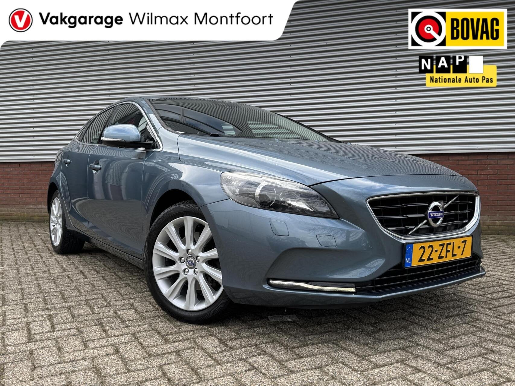 Volvo V40 1.6 T4 Summum|Leder|Xenon|Camera|Cruise|Clima|, Auto's, Voorwielaandrijving, Gebruikt, Zwart, 4 cilinders