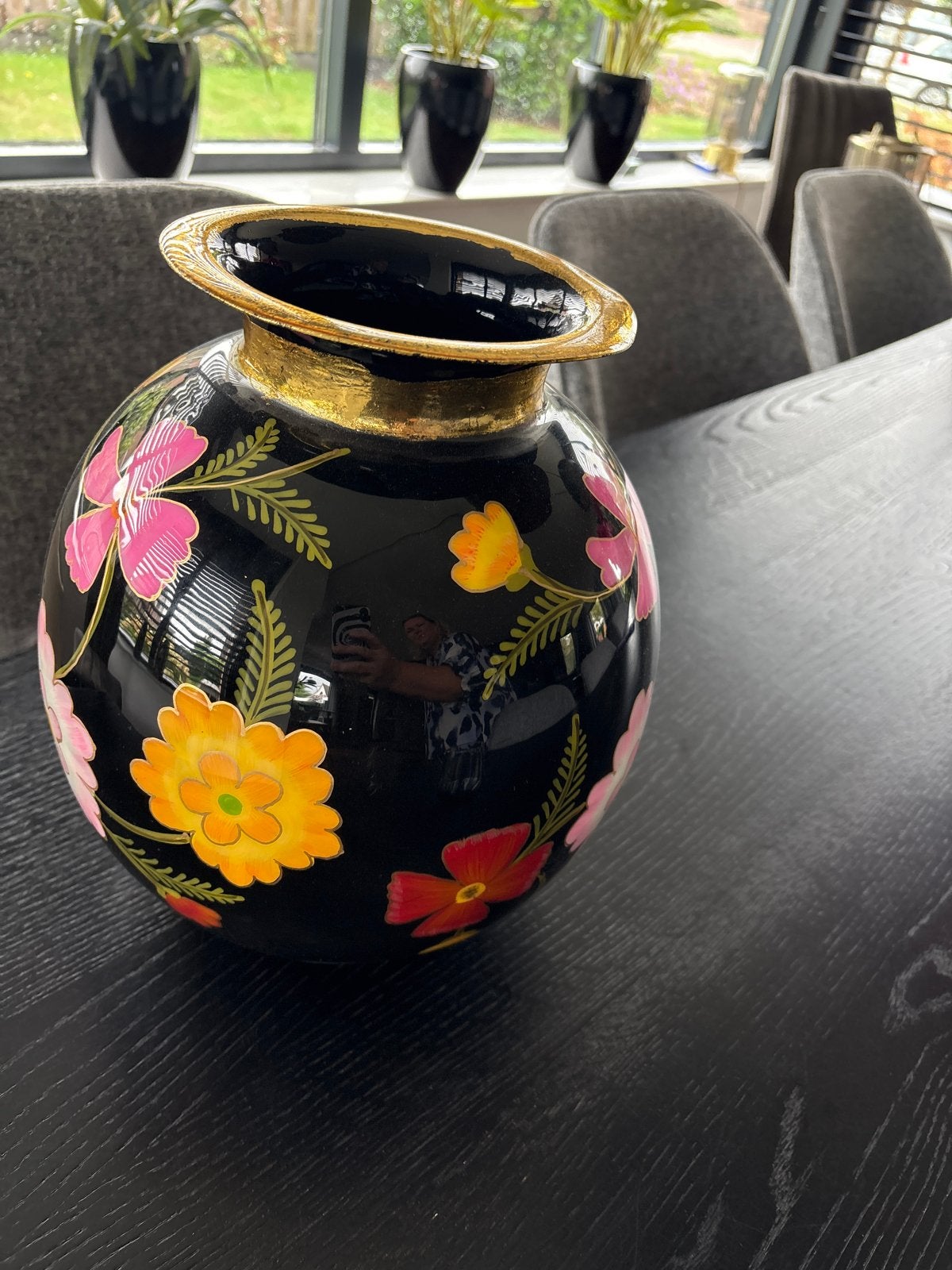 Colmore Decoratieve zwarte vaas met bloemenpatroon, Ophalen of Verzenden, Zo goed als nieuw, Zwart, 30 cm