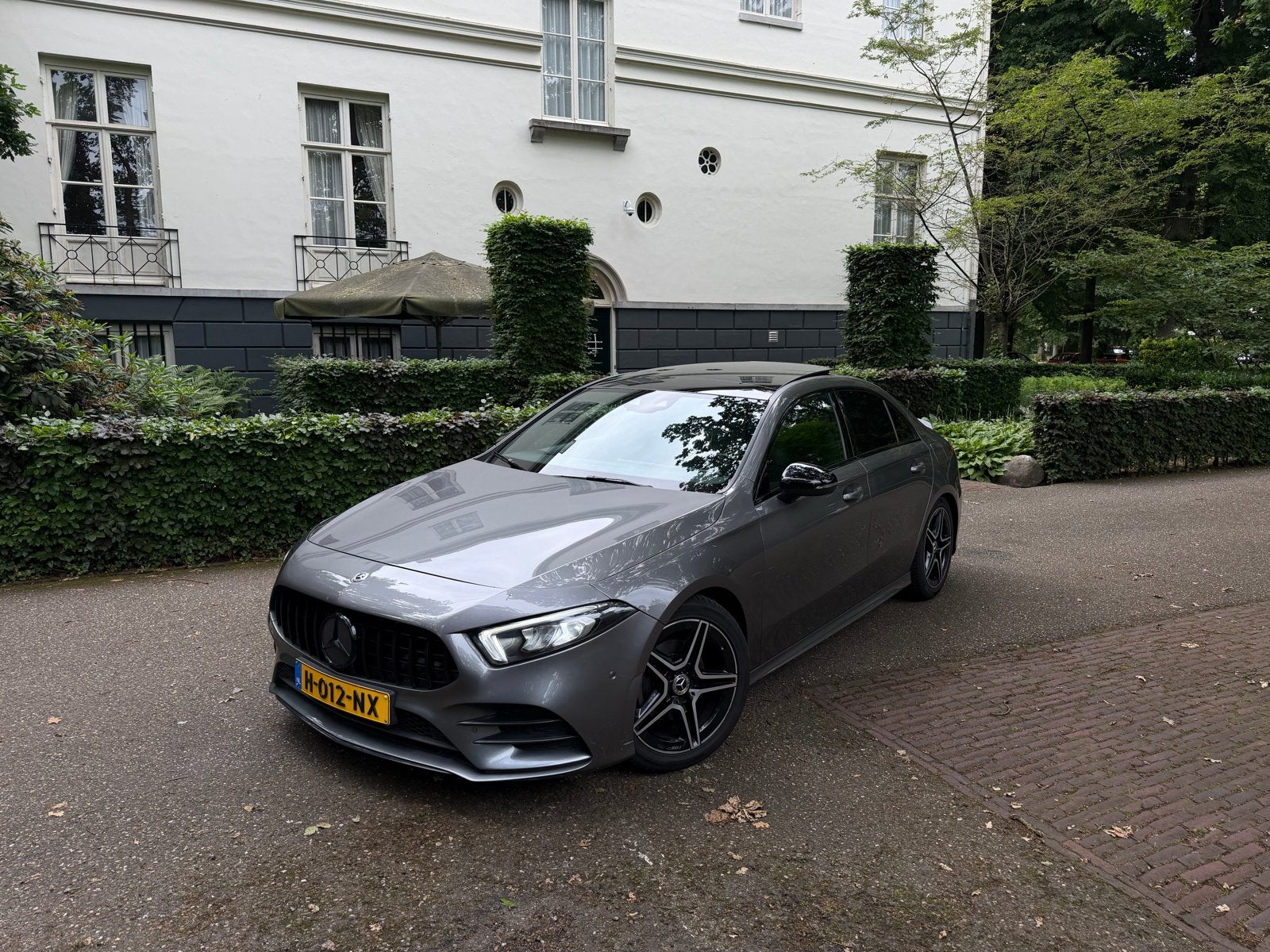 Mercedes-Benz A-Klasse A180 | Panoramadak | Full Option, 136 pk, Zwart, 4 cilinders, Leder en Stof