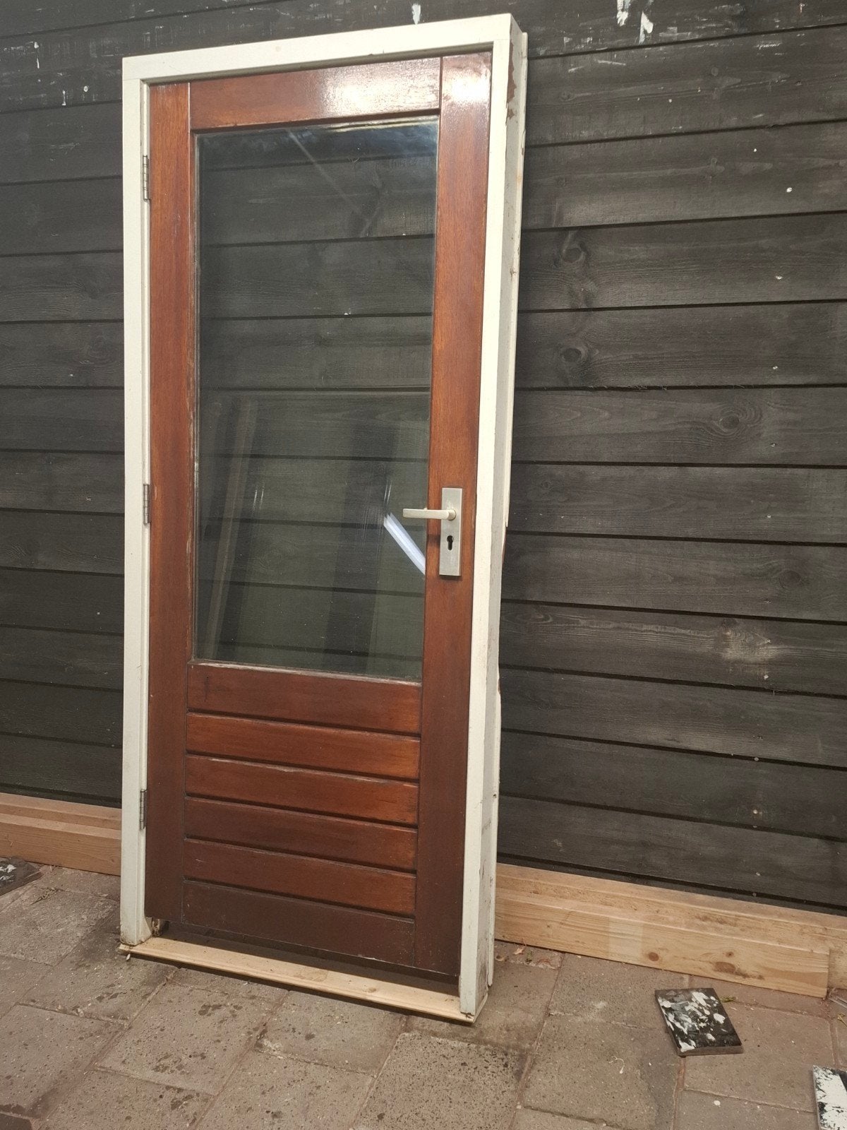Hardhouten buitendeur achter/schuurdeur met kozijn, Doe-het-zelf en Verbouw, Deuren en Horren, Gebruikt, Buitendeur, 200 tot 215 cm