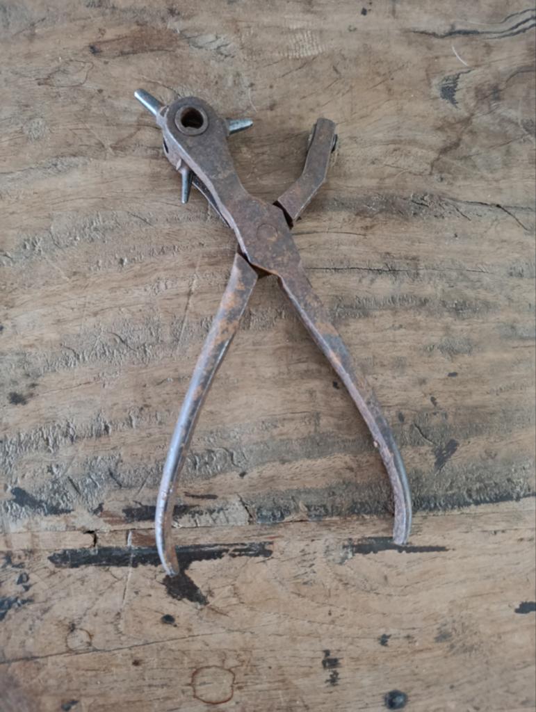 Vintage roestige perforator tang, Antiek en Kunst, Ophalen of Verzenden
