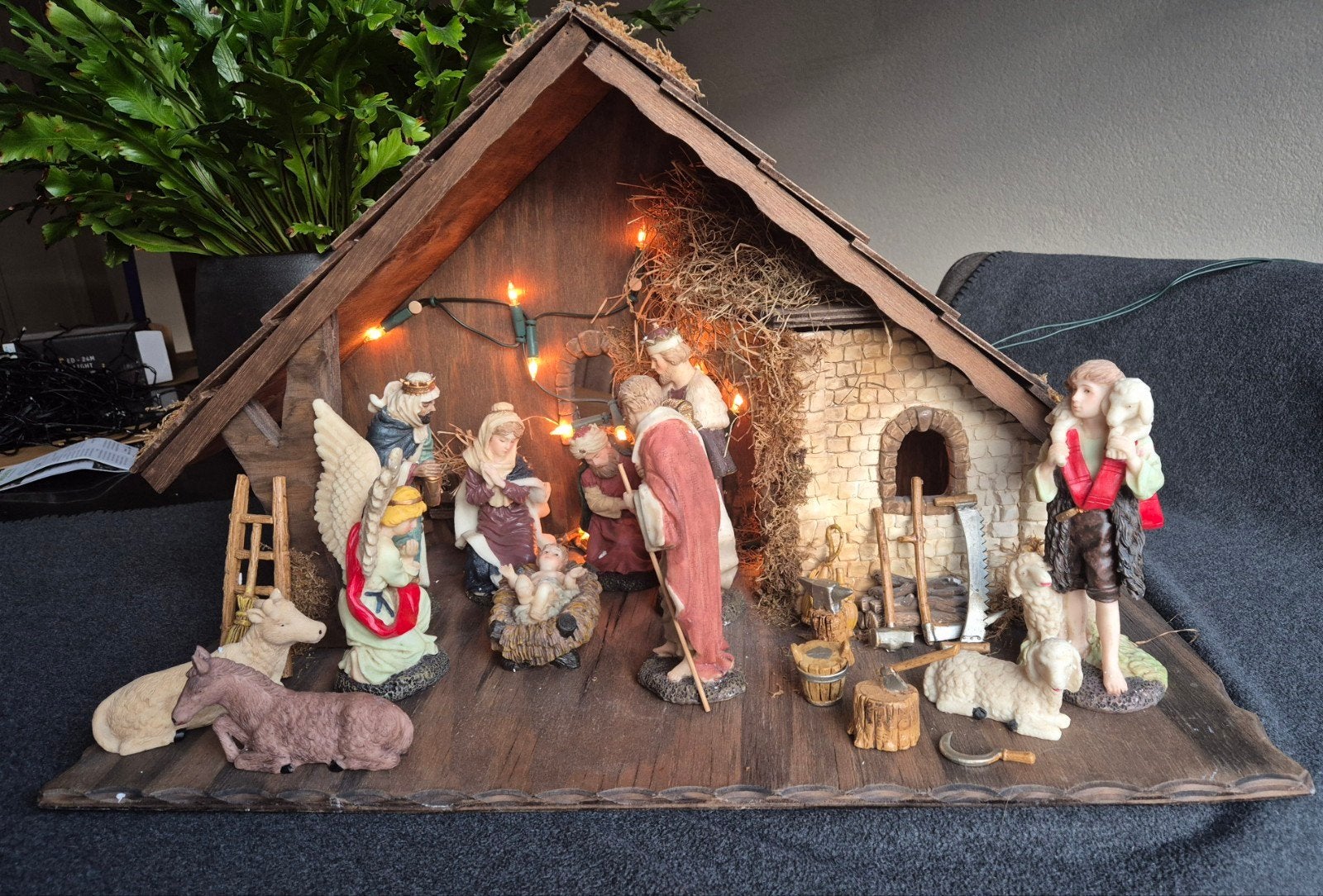 Kerststal met diverse figuren en accessoires, Diversen, Kerst, Ophalen