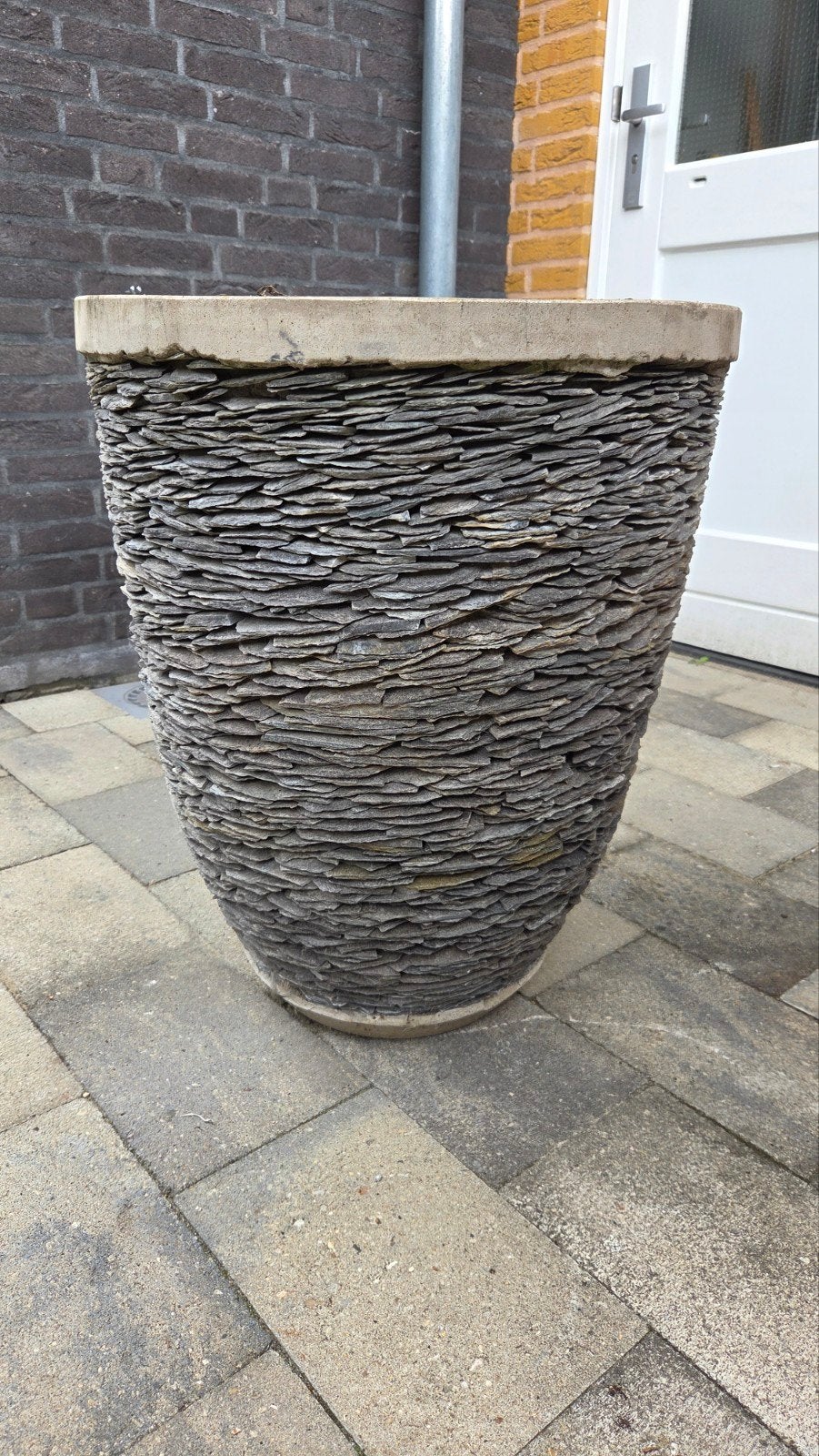 Grote bloempot van leisteen en beton, Ophalen, Gebruikt, 40 cm of meer, Rond