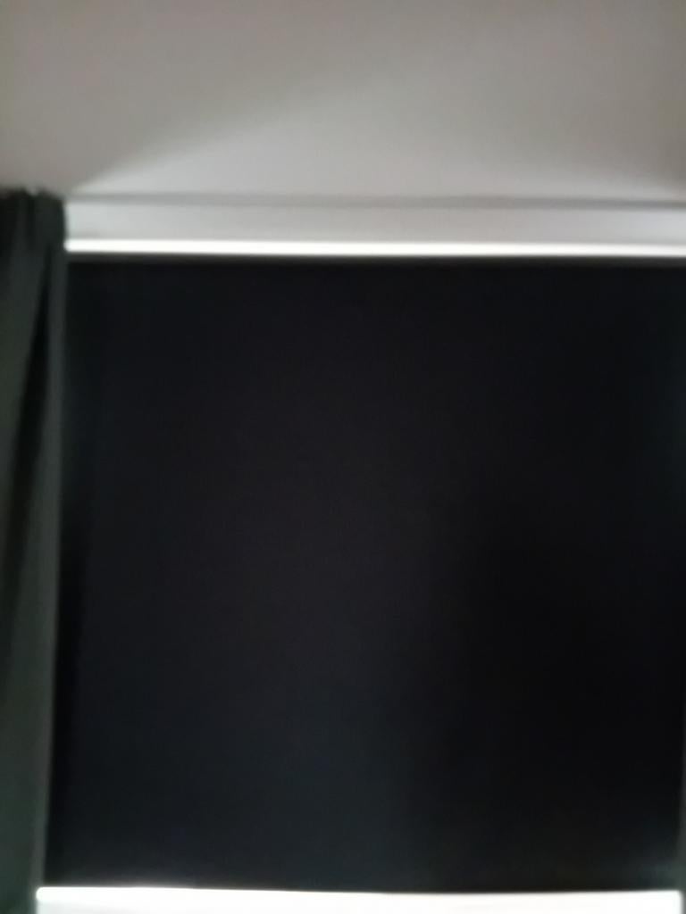 Verduisterend rolgordijn zwart., Ophalen, Gebruikt, Zwart, 150 tot 200 cm