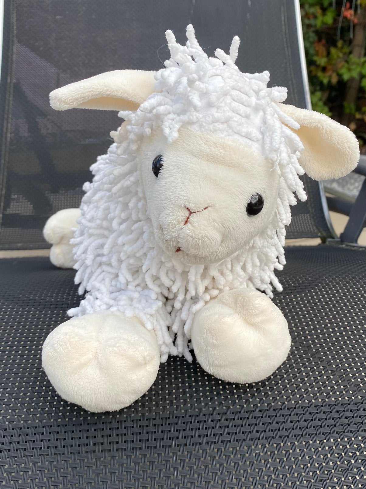 Witte pluche schaapknuffel met sliertenvacht, 35 x 26 cm, Overige merken, Overige karakters, Overige typen, Ophalen of Verzenden