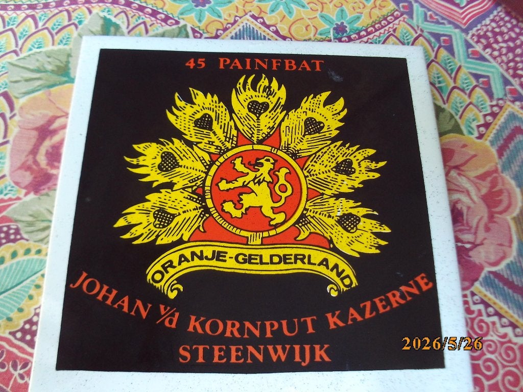 militair defensie soldaat tegel Steenwijk vd Kornput kazerne, Ophalen of Verzenden, Landmacht, Nederland, Embleem of Badge