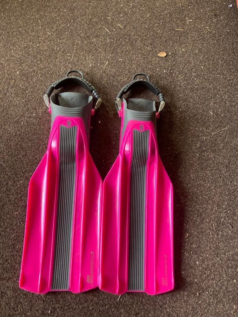 Scubapro Veloce duikvliezen met straps - maat x- large Roze, Watersport en Boten, Ophalen of Verzenden, Gebruikt, Zwem- of Duikvliezen