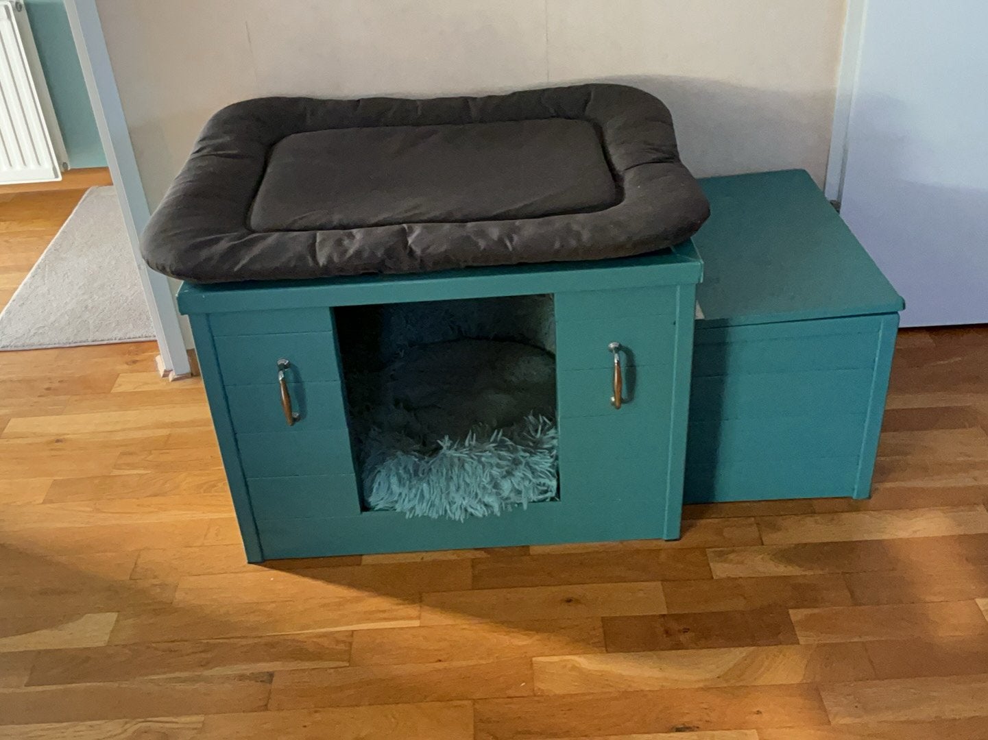 Te koop hondenhok turquoise kleur hout stevige kwaliteit, Ophalen, Zo goed als nieuw, Overige