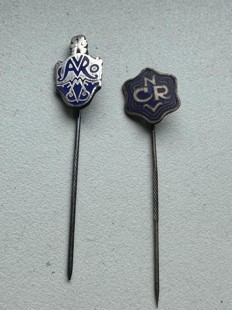 2 mooie oude emaille AVRO en NCRV spelden speld. Omroepen., Verzamelen, Speldjes, Pins en Buttons, Gebruikt, Speldje of Pin, Overige onderwerpen