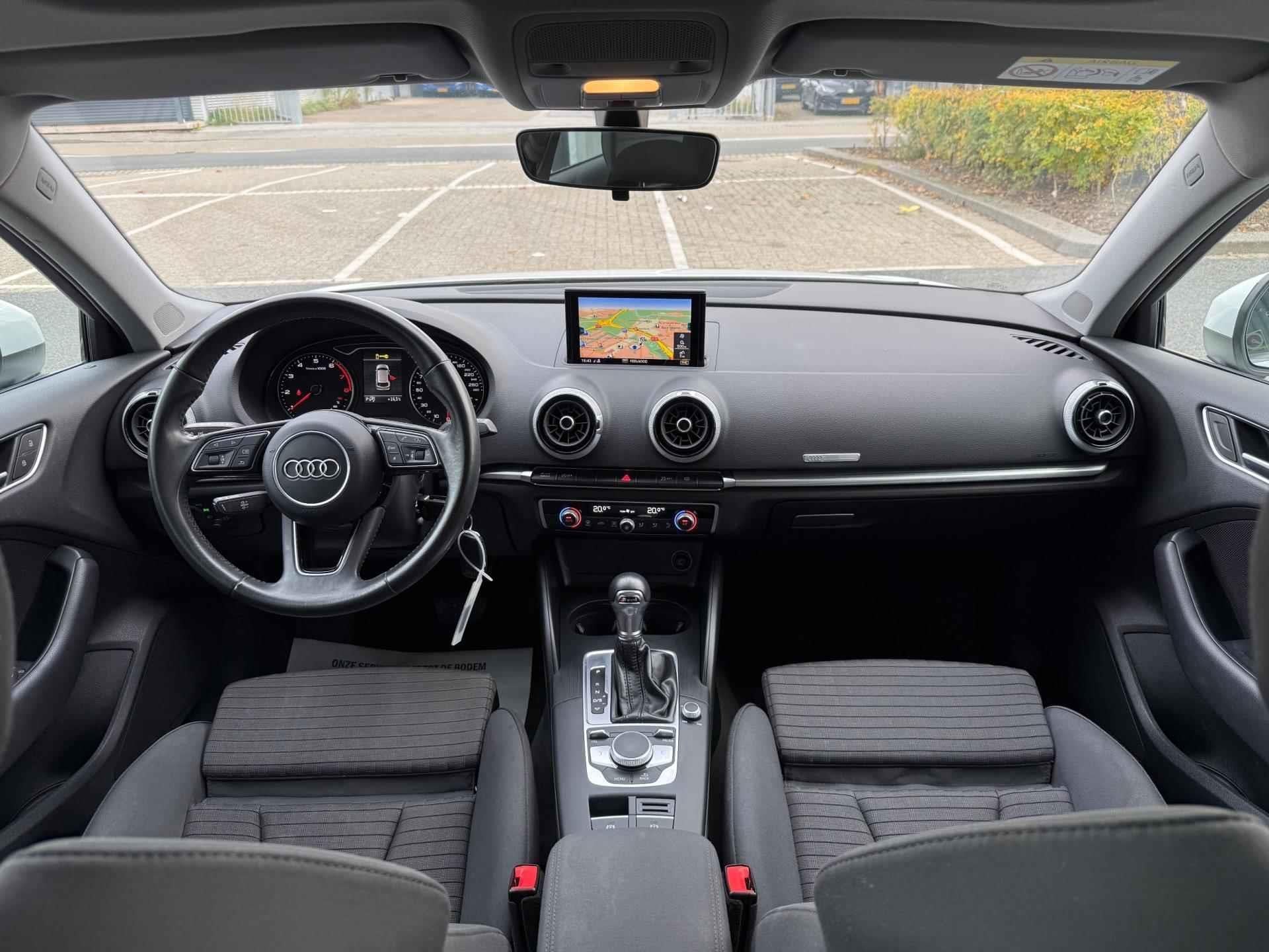 Audi A3 Sportback 1.5 TFSI Sport 150PK PDC/LMV-18/NAVI/PANO, Stof, 4 cilinders, Wit, Origineel Nederlands