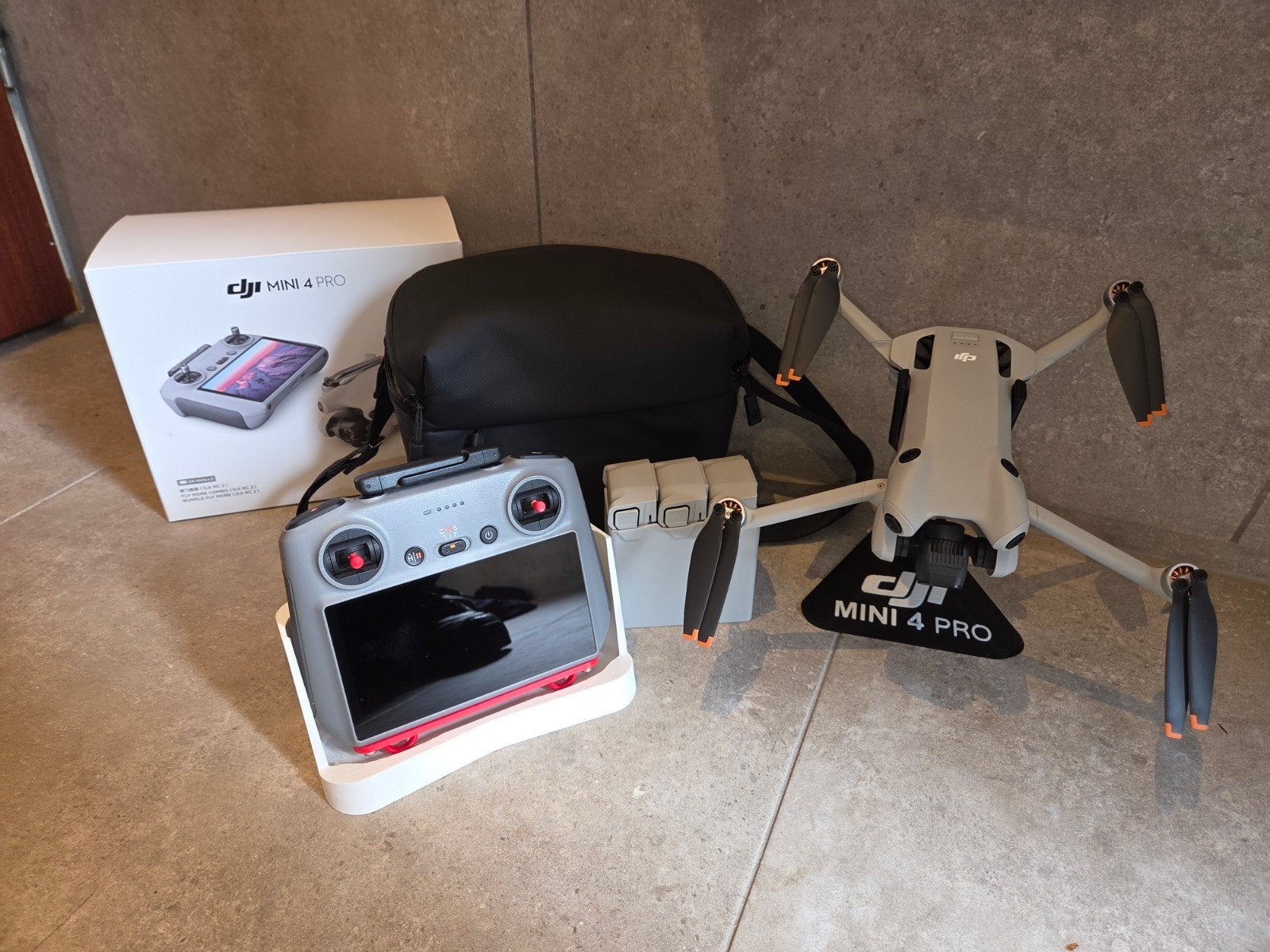 DJI Mini 4 Pro - Zo goed als nieuw, Extra accu('s), Ophalen of Verzenden, Zo goed als nieuw, DJI