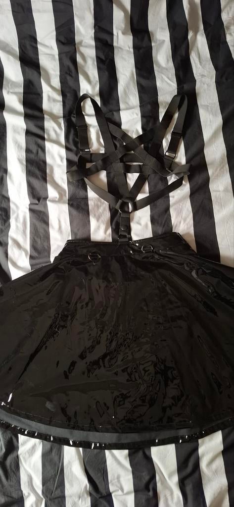 Nieuwe lakrok met pentagram harnas van Heartless maar M, Maat 38/40 (M), Heartless, Zwart, Nieuw